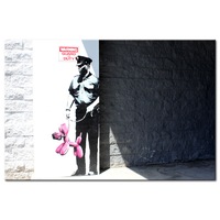 tablou artgeist un ofiter de politie si de caine roz banksy 60 cm x 40 cm imagen 8_0_
0