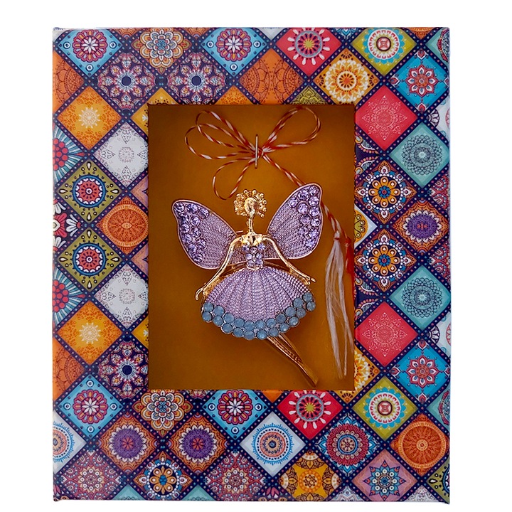 Brosa Colier Martisor ArtDeco Balerina Ingeras violet realizata din aliaj metalic auriu si placata cu cristale, dimensiuni 6 cm inaltime - 4 cm latime, cutie cadou