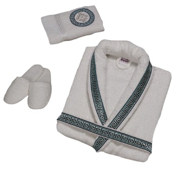 Set baie Nurpak 3 piese, 1x halat marime universala, 1x prosop, 1x pereche papuci, albastru + auriu Set baie Nurpak 3 piese, 1x halat marime universala, 1x prosop, 1x pereche papuci, albastru + auriu