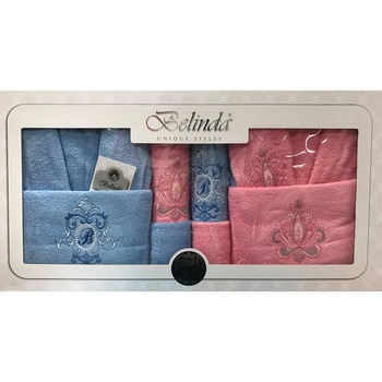 Set baie Belinda 10 piese, 2 x halat marime universala + 6 prosoape + 2 saculeti baie, culori roz + bleu Set baie Belinda 10 piese, 2 x halat marime universala + 6 prosoape + 2 saculeti baie, culori roz + bleu