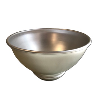 Palnie din aluminiu cu sita, capacitate 3 litri Palnie din aluminiu cu sita, capacitate 3 litri