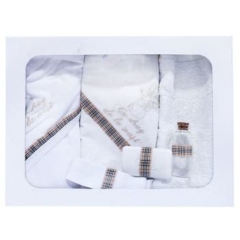 Trusou pentru botez, alb-crem, cu ingeras brodat, 6 piese, sticla mir, sapun, panza mir, fasa, prosop cu capison, prosop preot, REC276 Trusou pentru botez, alb-crem, cu ingeras brodat, 6 piese, sticla mir, sapun, panza mir, fasa, prosop cu capison, prosop preot, REC276