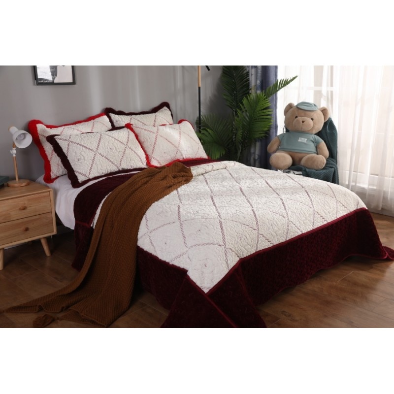 Cuvertura de Pat din Catifea + 2 Fete de Perna , Pat 2 Persoane , culoare alb/bordo , model romburi