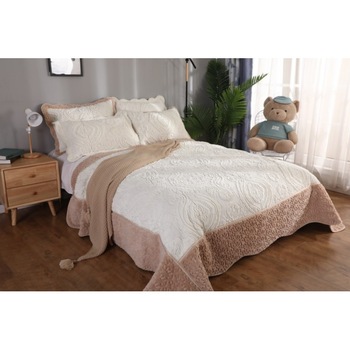 Cuvertura de Pat din Catifea + 2 Fete de Perna , Pat 2 Persoane , culoare bej deschis/crem , cu broderie Cuvertura de Pat din Catifea + 2 Fete de Perna , Pat 2 Persoane , culoare bej deschis/crem , cu broderie