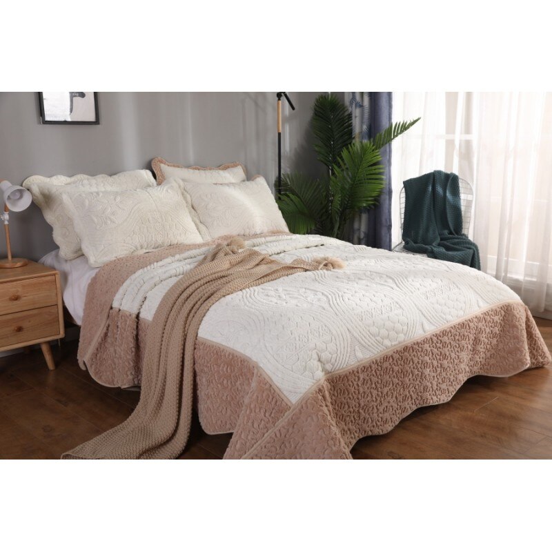 Cuvertura de Pat din Catifea + 2 Fete de Perna , Pat 2 Persoane , culoare crem/bej , cu broderie