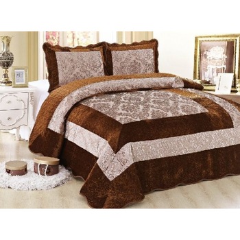 Cuvertura de Pat din Catifea + 2 Fete de Perna , Pat 2 Persoane , gri/maro , model chenar floral Cuvertura de Pat din Catifea + 2 Fete de Perna , Pat 2 Persoane , gri/maro , model chenar floral