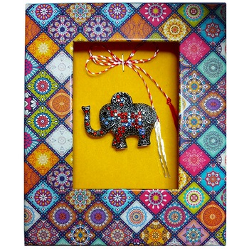 Brosa Martisor ArtDeco Elefant rosu, realizata din aliaj metalic argintiu si placata cu cristale, dimensiuni 3 cm inaltime - 4 cm lungime, cutie cadou Brosa Martisor ArtDeco Elefant rosu, realizata din aliaj metalic argintiu si placata cu cristale, dimensiuni 3 cm inaltime - 4 cm lungime, cutie cadou