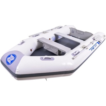 Set barca gonflabila Z-RAY Avanger 500, capacitate maxima limitata 5 locuri, 360*170*44 cm, pompa, vasle si sac pentru transport inclus Set barca gonflabila Z-RAY Avanger 500, capacitate maxima limitata 5 locuri, 360*170*44 cm, pompa, vasle si sac pentru transport inclus