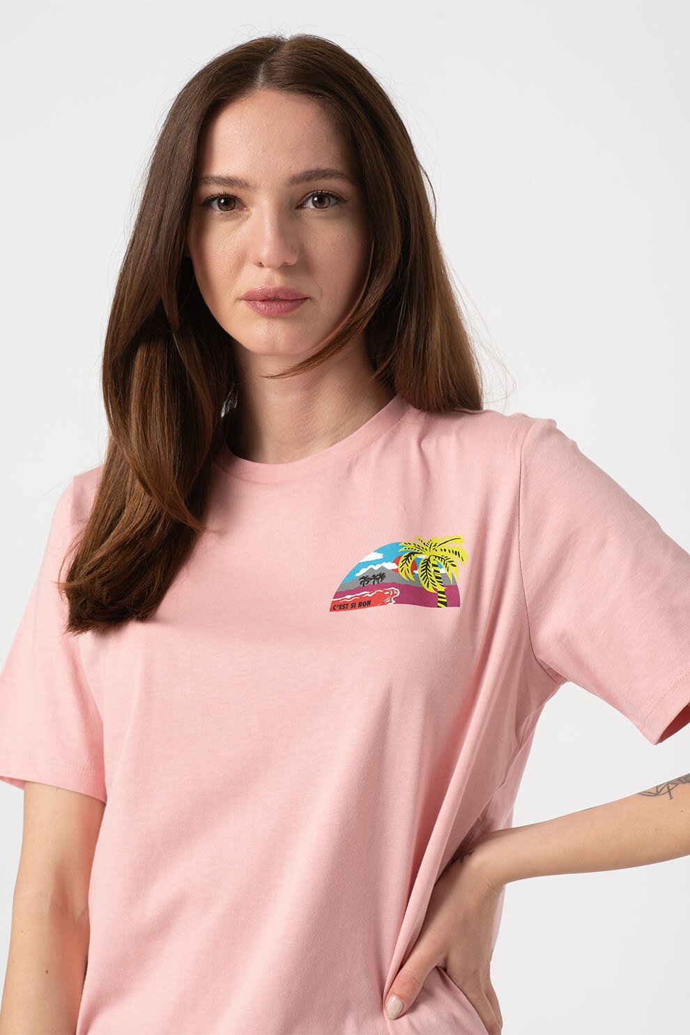 Maison Scotch, Tricou de bumbac organic cu imprimeu grafic pe partea din spate, Roz pastel/Verde lime/Albastru patrol