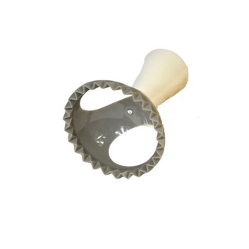 Forma biscuiti rotund dantelat cu maner, 6 cm Forma biscuiti rotund dantelat cu maner, 6 cm