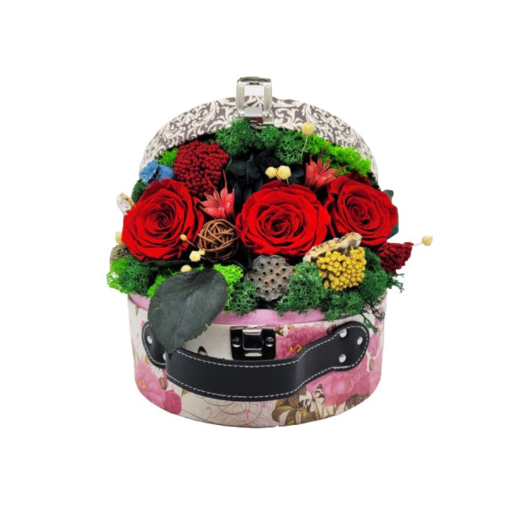 Aranjament cu licheni, 3 trandafiri rosii criogenati si plante uscate, 20cm, Crioflora