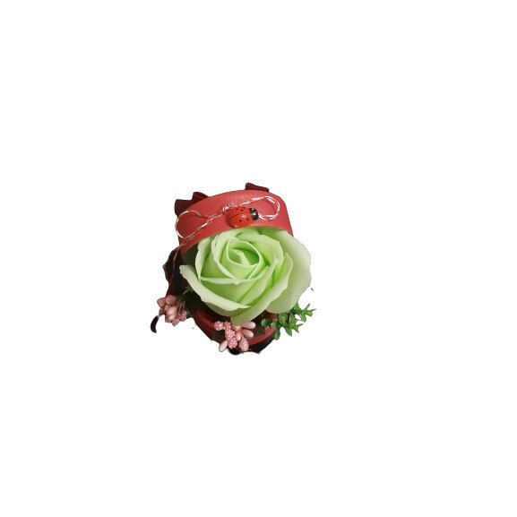 Martisor in cutie cu trandafir din sapun parfumat verde