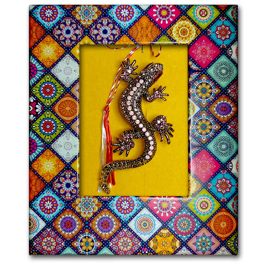 Brosa Colier Martisor ArtDeco Soparla roz, realizata din aliaj metalic auriu si placata cu cristale, dimensiuni 7 cm lungime si 3 cm latime