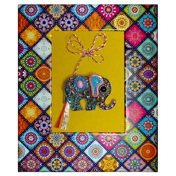 Brosa Martisor ArtDeco Elefant dantelat, realizata din aliaj metalic argintiu brunat si placata cu margele, dimensiuni 4 cm lungime si 3 cm latime Brosa Martisor ArtDeco Elefant dantelat, realizata din aliaj metalic argintiu brunat si placata cu margele, dimensiuni 4 cm lungime si 3 cm latime