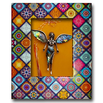 Brosa Colier Martisor ArtDeco Inger Yvone sidef, realizata din aliaj metalic argintiu, placata cu sidef, dimensiuni 6 cm lungime si 6 cm latime Brosa Colier Martisor ArtDeco Inger Yvone sidef, realizata din aliaj metalic argintiu, placata cu sidef, dimensiuni 6 cm lungime si 6 cm latime