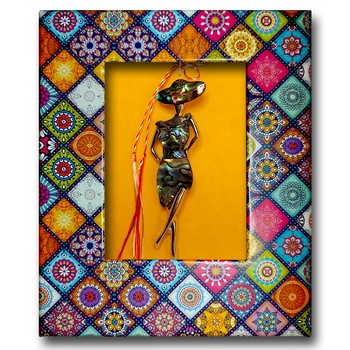 Brosa Colier Martisor ArtDeco Lady sidef, realizata din aliaj metalic argintiu, placata cu sidef, dimensiuni 8 cm lungime si 2 cm latime Brosa Colier Martisor ArtDeco Lady sidef, realizata din aliaj metalic argintiu, placata cu sidef, dimensiuni 8 cm lungime si 2 cm latime