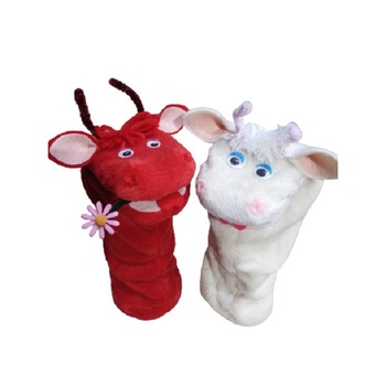 Set papusa de mana tauras/vacuta, plus, rosu si alb 30 cm Set papusa de mana tauras/vacuta, plus, rosu si alb 30 cm