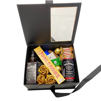 Cutie Cadou Barbati, ChocoBox, Special One I, Trandafiri, CIocolata si Jack Daniels Cutie Cadou Barbati, ChocoBox, Special One I, Trandafiri, CIocolata si Jack Daniels