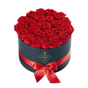 Aranjament floral 25 trandafiri rosii, in cutie neagra cadou