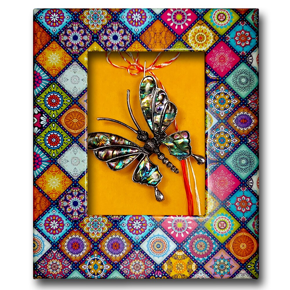 Brosa Colier Martisor ArtDeco Fluture sidef, realizata din aliaj metalic argintiu, placata cu sidef, dimensiuni 5 cm lungime si 5 cm latime