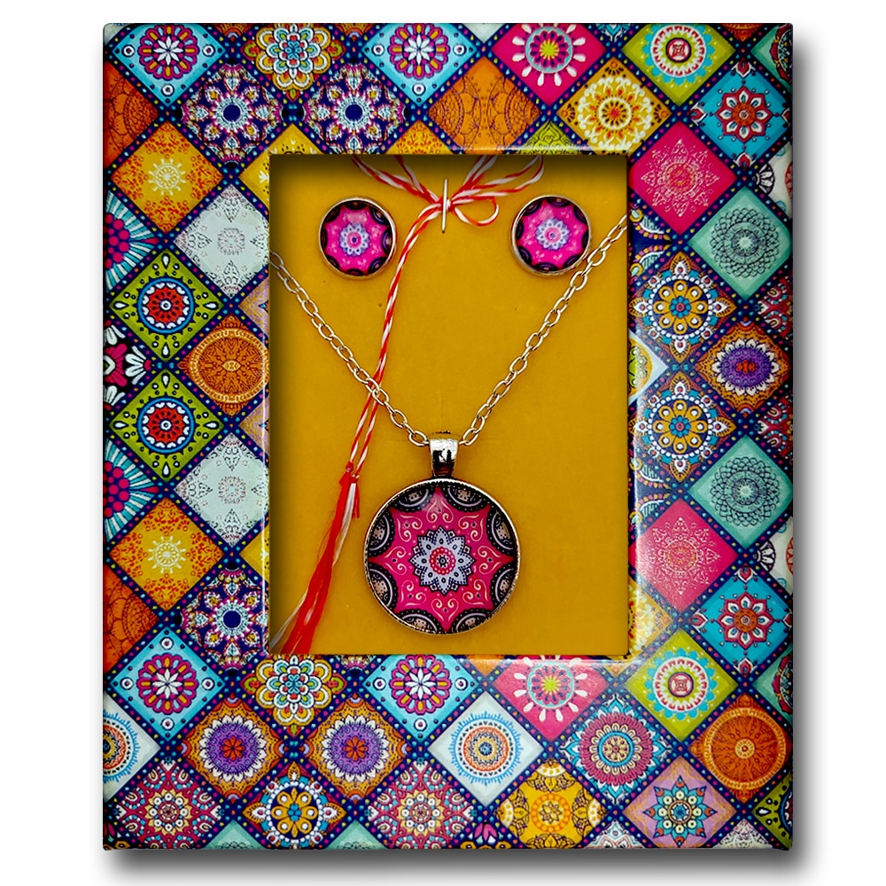 Martisor ArtDeco Set Colier cu cercei Mandala Intuition, realizat din aliaj metalic argintiu si rasina transparenta