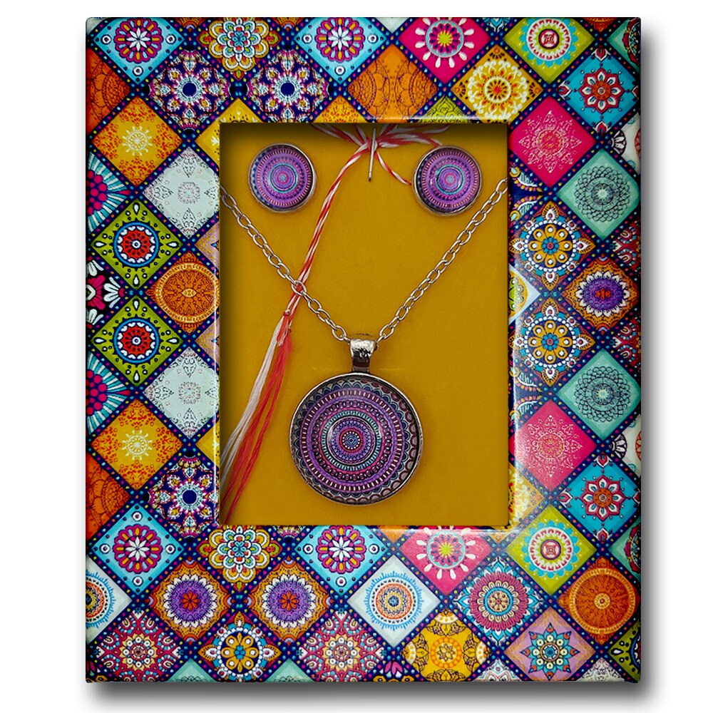 Martisor ArtDeco Set Colier cu cercei Mandala Pattern, realizat din aliaj metalic argintiu si rasina transparenta