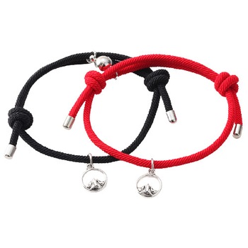 Set de doua bratari cu pandantiv magnet pentru cuplu, prieteni, tip snur, reglabila, negru si rosu Set de doua bratari cu pandantiv magnet pentru cuplu, prieteni, tip snur, reglabila, negru si rosu