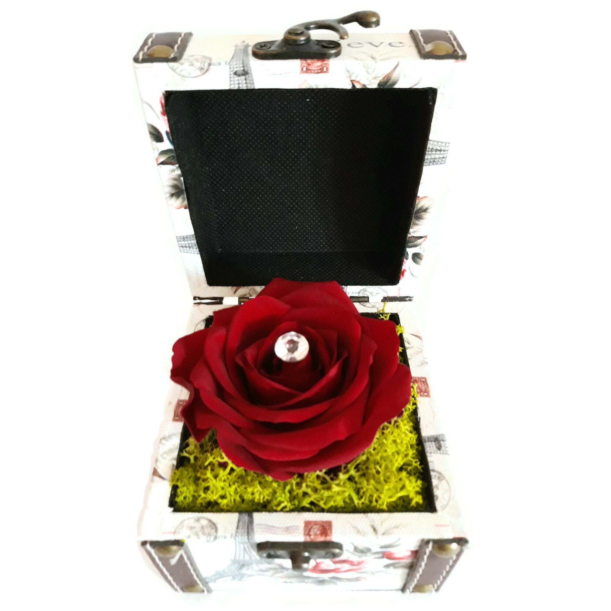 Aranjament cu trandafir criogenat rosu, marime XL, in cufar de lemn cu piele