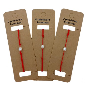 Set 3 Bratari Martisor ArtDeco, lucrate manual cu snur rosu si perla alba de cultura, reglabila 10-25 cm. Set 3 Bratari Martisor ArtDeco, lucrate manual cu snur rosu si perla alba de cultura, reglabila 10-25 cm.