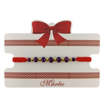 Bratara Martisor ArtDeco impletita manual din snur rosu cu cristale violet de Terahertz si bile inoxidabile aurii, reglabila 15-25 cm Bratara Martisor ArtDeco impletita manual din snur rosu cu cristale violet de Terahertz si bile inoxidabile aurii, reglabila 15-25 cm