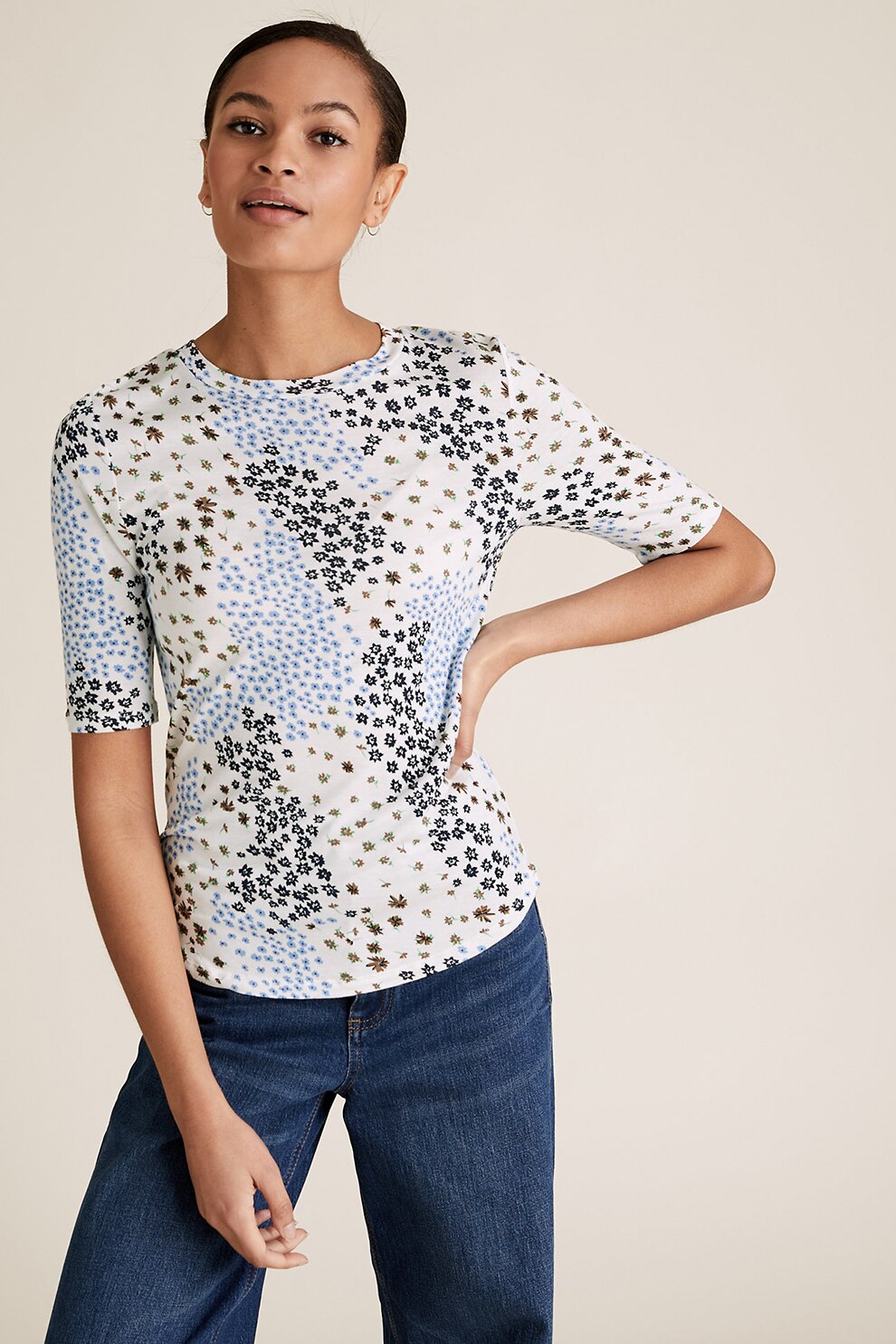 Marks & Spencer, Bluza cambrata cu model floral, Alb/Albastru/Negru