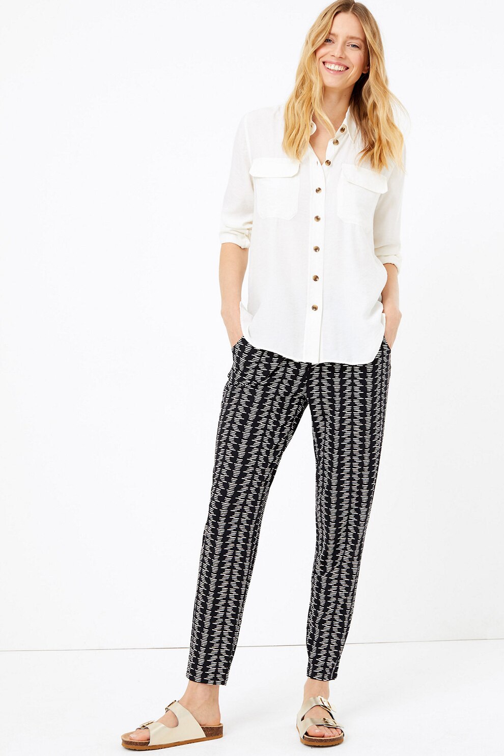 Marks & Spencer, Pantaloni cu imprimeu si talie medie, Negru/Alb