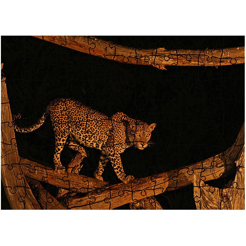 Puzzle Heartwork 96 piese, Leopard in copac, Latime 40,5 cm x Inaltime 28,5 cm