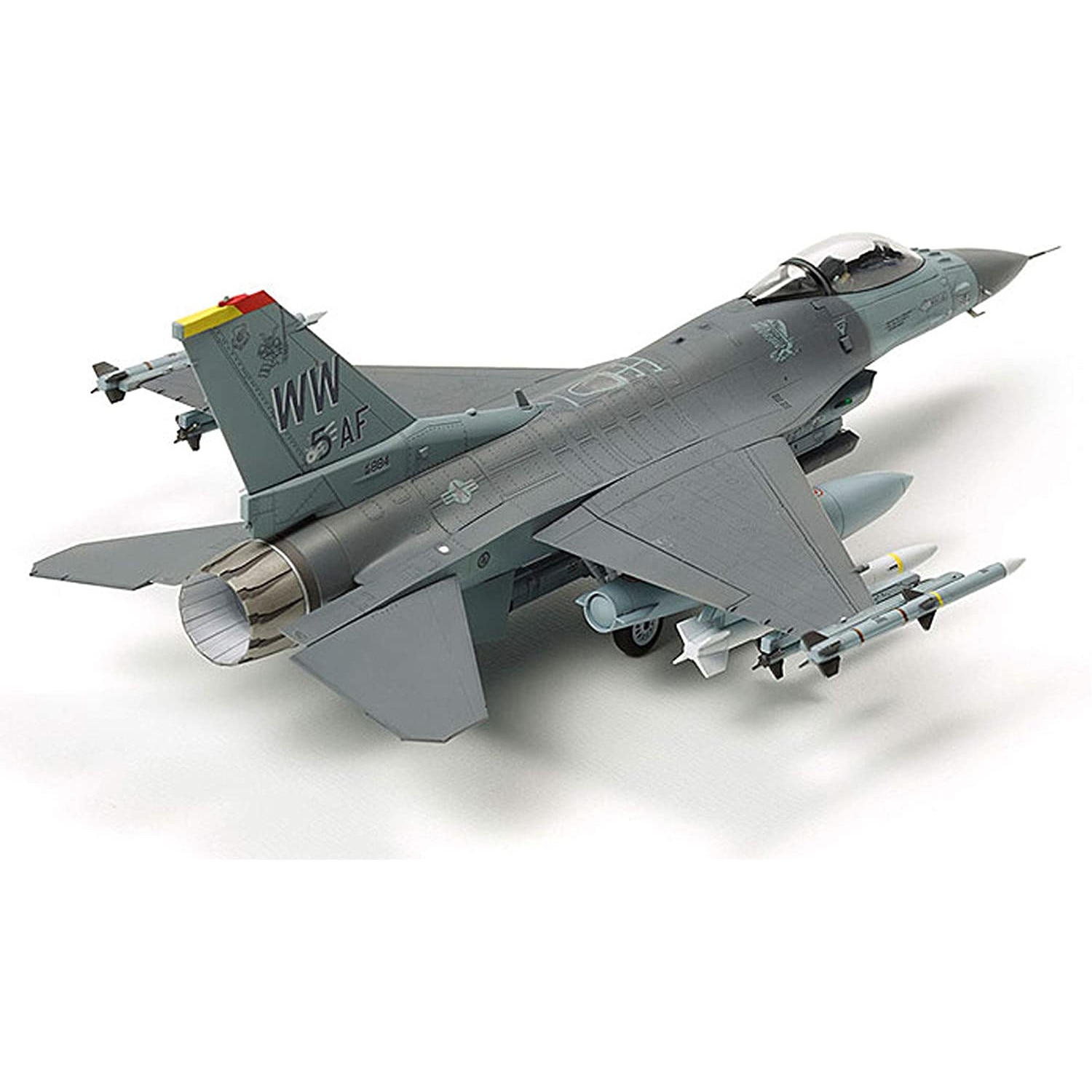 Авиомодел Tamiya Lockheed Martin F-16CJ Block 50 Fighting Falcon W/Full ...