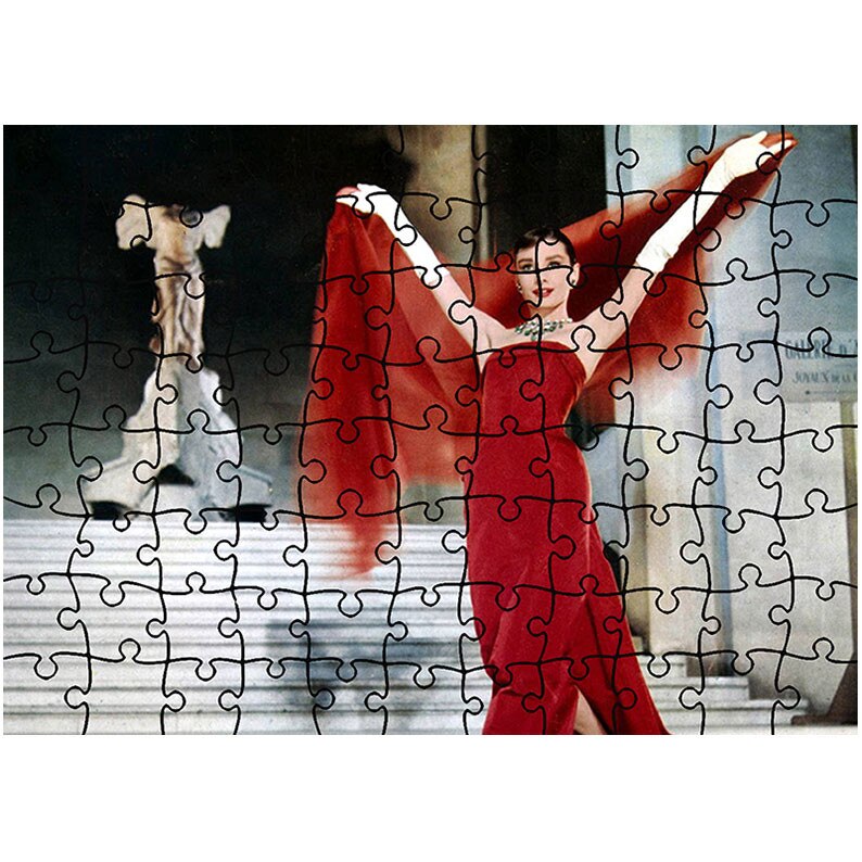 Puzzle Heartwork 96 piese, Audrey Hepburn in rochie rosie, Latime 40,5 cm x Inaltime 28,5 cm