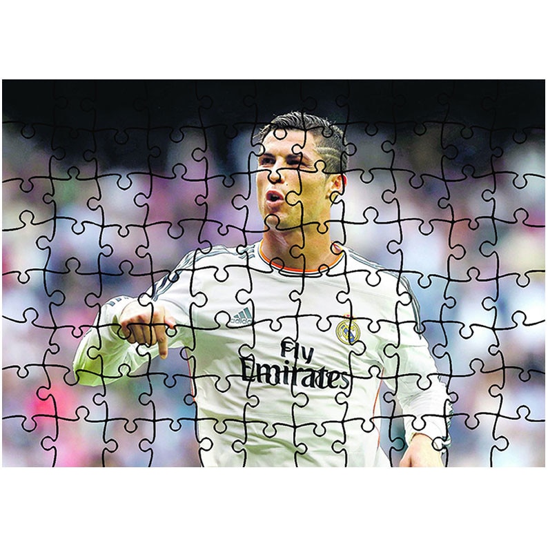 Puzzle Heartwork 96 piese, Cristiano Ronaldo pe teren, Latime 40,5 cm x Inaltime 28,5 cm