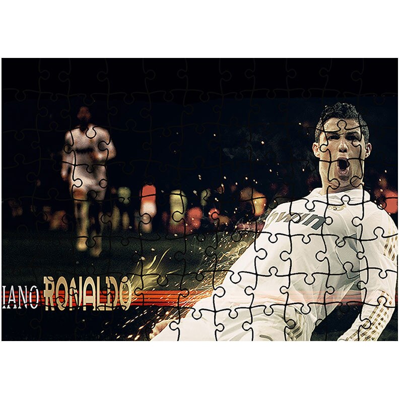 Puzzle Heartwork 96 piese, Cristiano Ronaldo in meci de fotbal, Latime 40,5 cm x Inaltime 28,5 cm