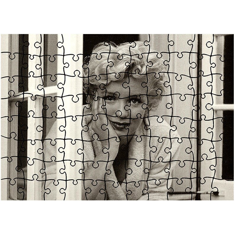 Puzzle Heartwork 96 piese, Marilyn Monroe la geam, Latime 40,5 cm x Inaltime 28,5 cm
