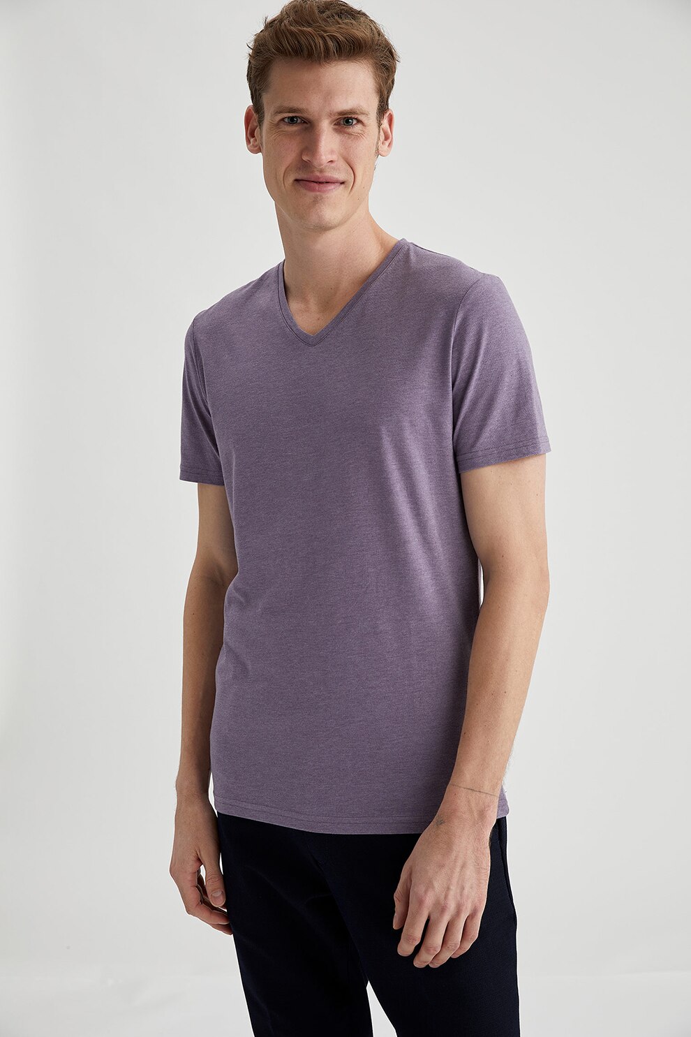 DeFacto, Tricou slim fit cu decolteu in V, Violet prafuit