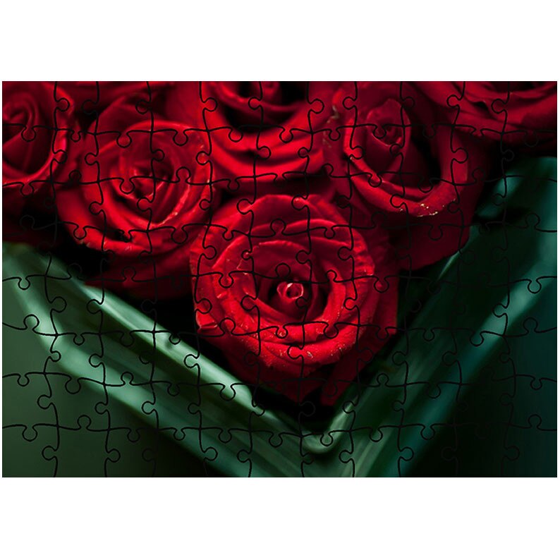 Puzzle Heartwork 96 piese, Trandafiri rosii in vaza, Latime 40,5 cm x Inaltime 28,5 cm