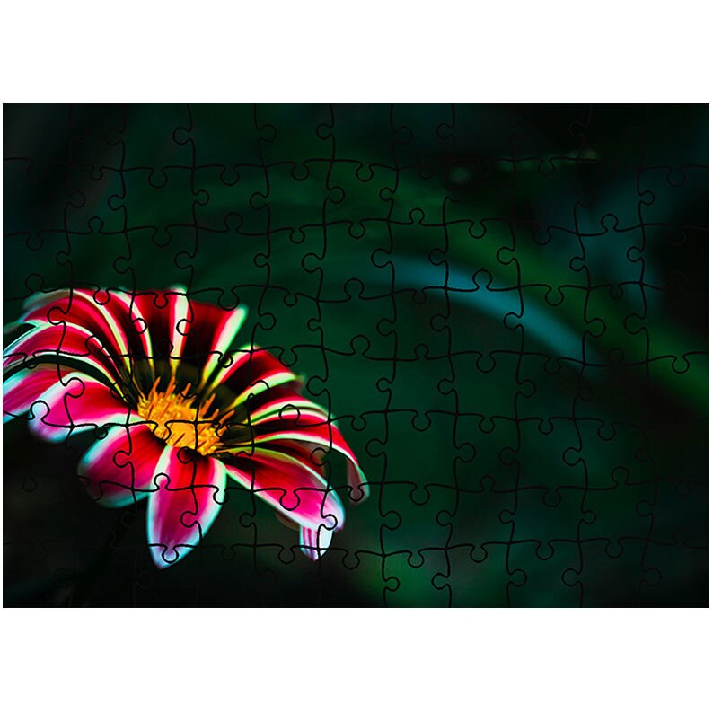 Puzzle Heartwork 96 piese, Floare cu petale rosii, Latime 40,5 cm x Inaltime 28,5 cm