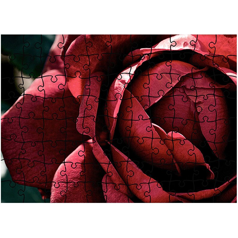 Puzzle Heartwork 96 piese, Superb trandafir rosu inchis, Latime 40,5 cm x Inaltime 28,5 cm