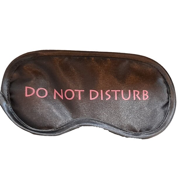 Masca pentru somn do not disturb, Out of the blue
