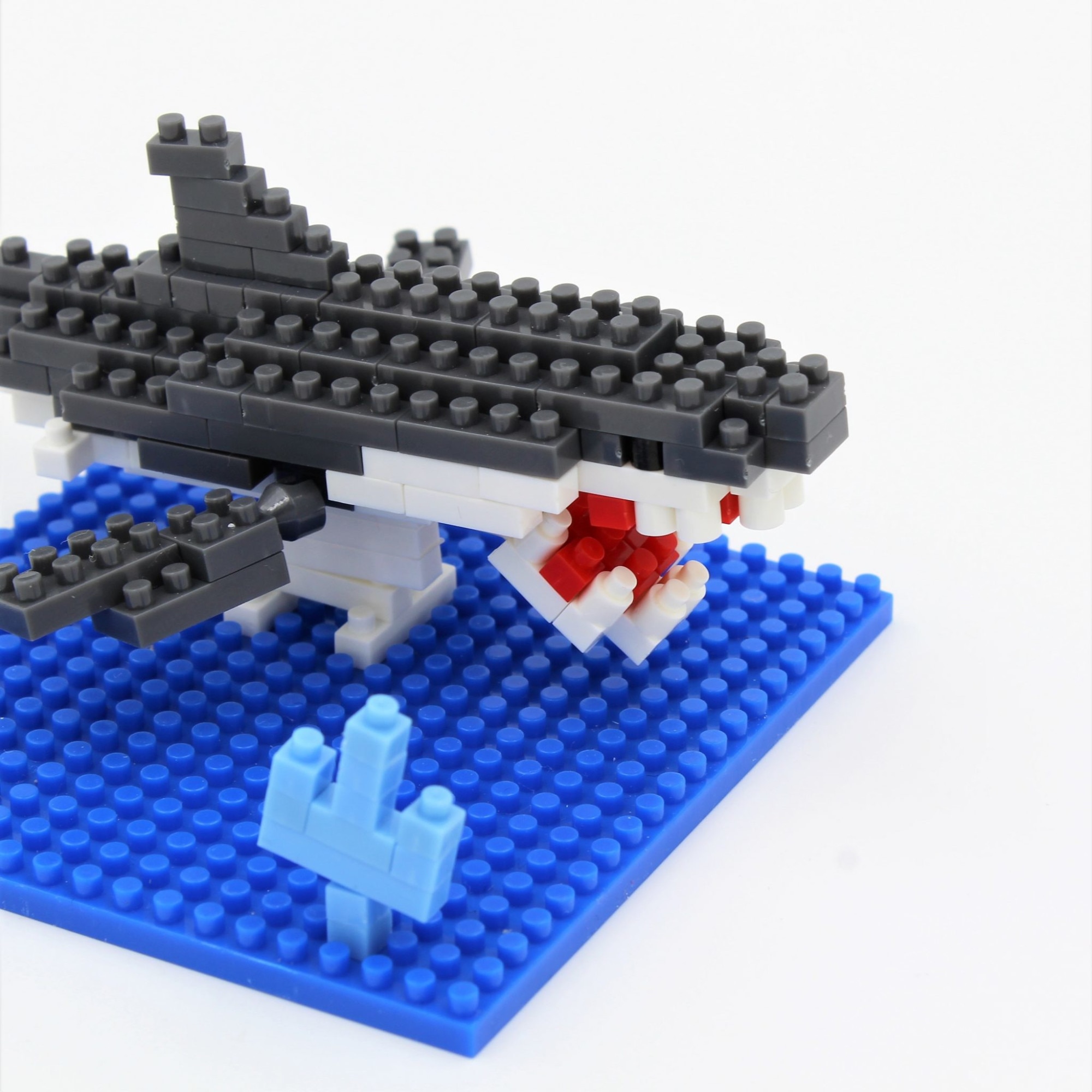 Конструктор Microbricks, Deluxebase, акула 150 части, многоцветни - eMAG.bg