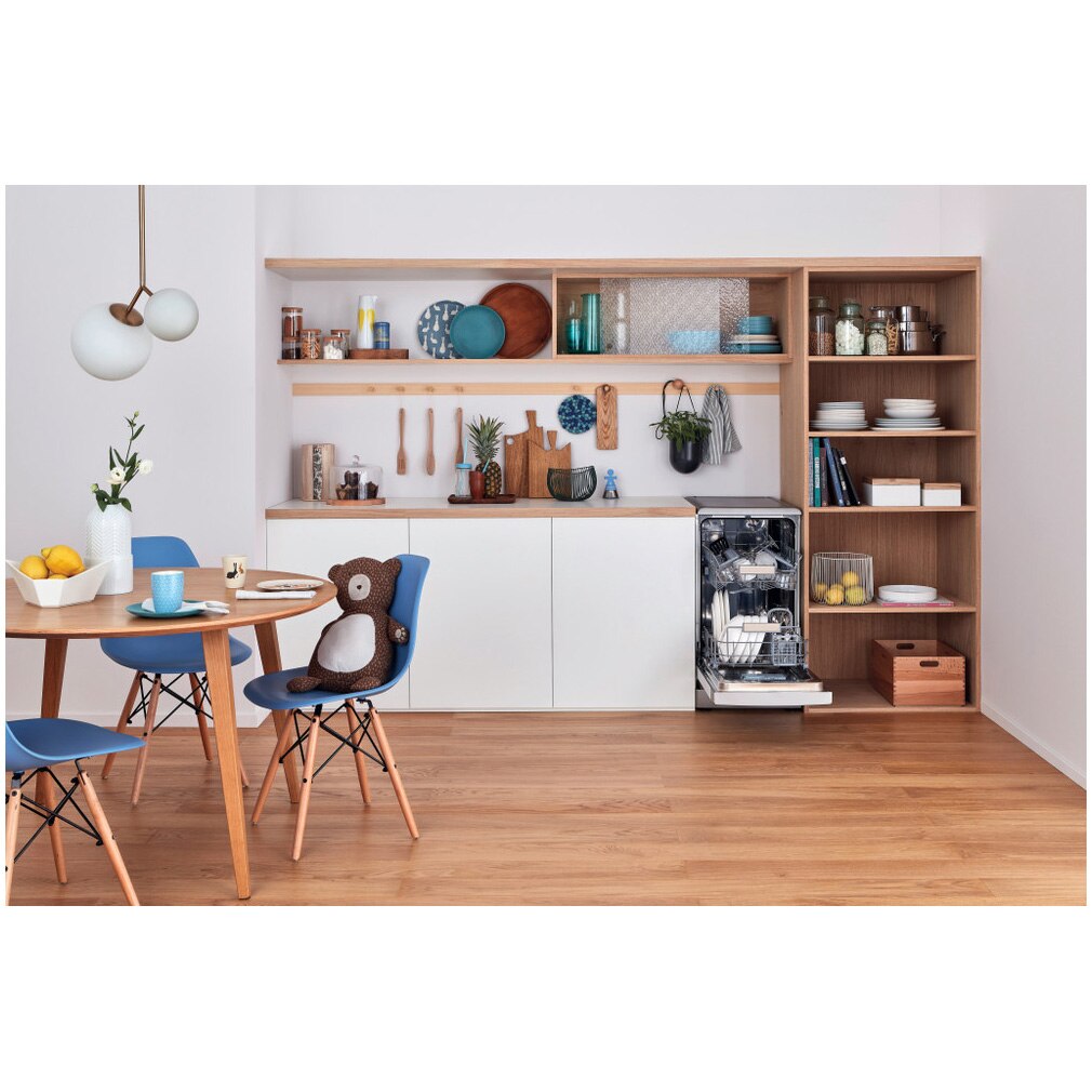 Masina de spalat vase Indesit DSFO3T224CS, 10 seturi, 9 programe, Clasa E, Tehnologie al 6-lea Simt, Sistem AquaStop, Display, 45 cm, Argintiu