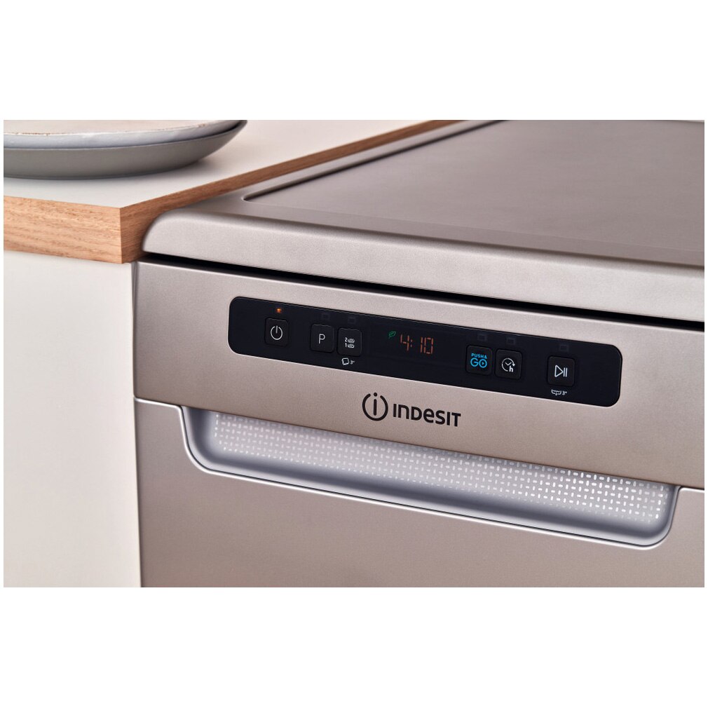 Masina de spalat vase Indesit DSFO3T224CS, 10 seturi, 9 programe, Clasa E, Tehnologie al 6-lea Simt, Sistem AquaStop, Display, 45 cm, Argintiu