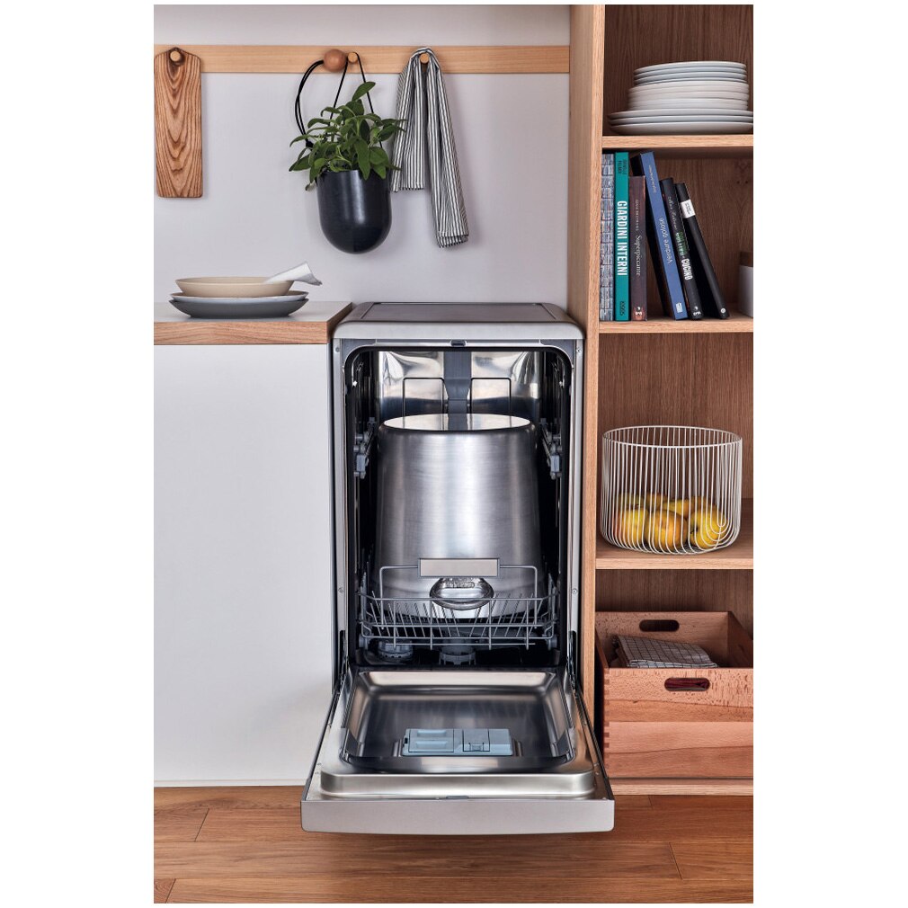 Masina de spalat vase Indesit DSFO3T224CS, 10 seturi, 9 programe, Clasa E, Tehnologie al 6-lea Simt, Sistem AquaStop, Display, 45 cm, Argintiu