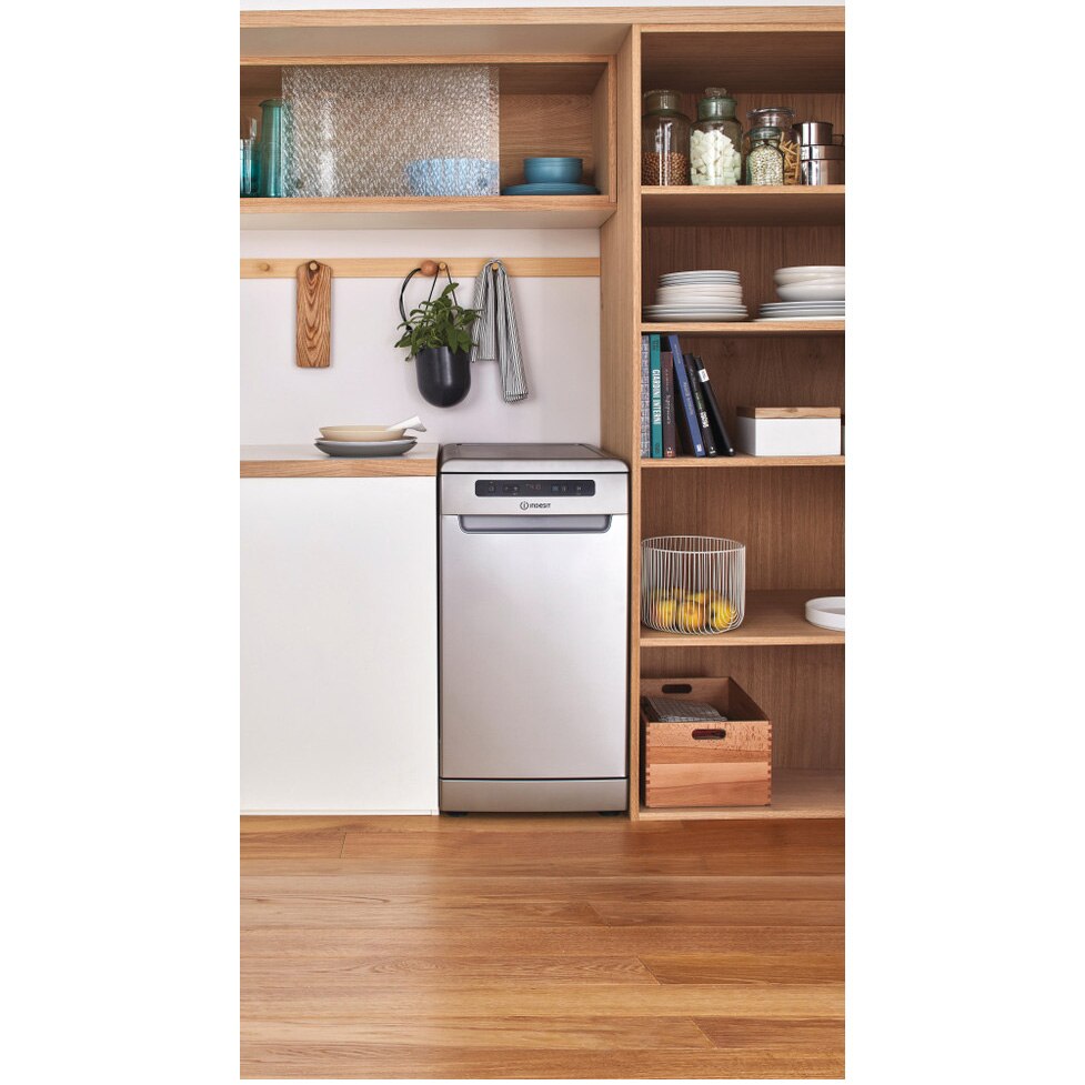 Masina de spalat vase Indesit DSFO3T224CS, 10 seturi, 9 programe, Clasa E, Tehnologie al 6-lea Simt, Sistem AquaStop, Display, 45 cm, Argintiu