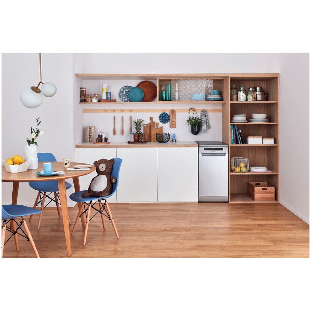 Masina de spalat vase Indesit DSFO3T224CS, 10 seturi, 9 programe, Clasa E, Tehnologie al 6-lea Simt, Sistem AquaStop, Display, 45 cm, Argintiu