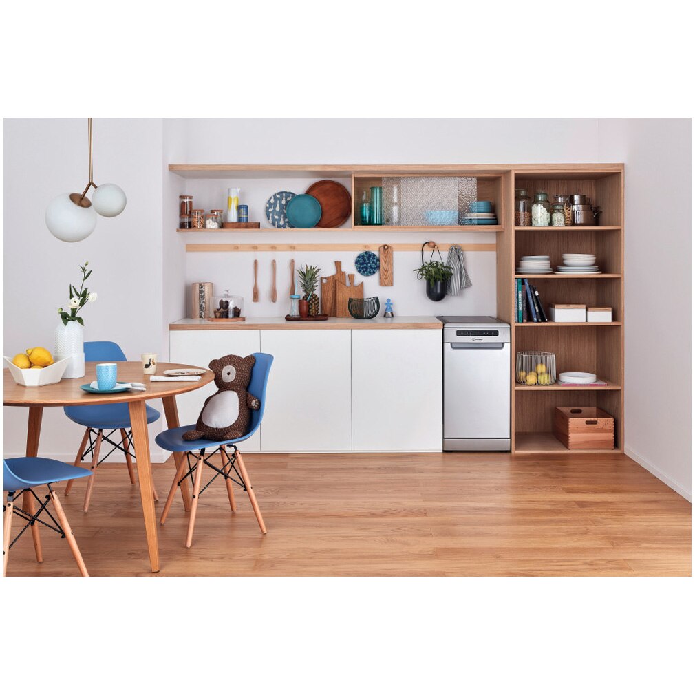 Masina de spalat vase Indesit DSFO3T224CS, 10 seturi, 9 programe, Clasa E, Tehnologie al 6-lea Simt, Sistem AquaStop, Display, 45 cm, Argintiu